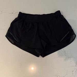 Lululemon Hotty Hot Low-Rise Lined Short 2.5"